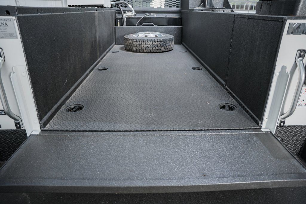 2024 Chevrolet Silverado 6500 HD Work Truck - 22995488 - 20