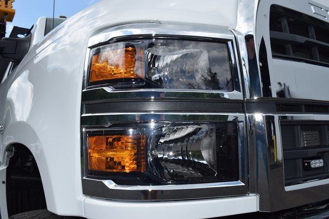 2024 Chevrolet Silverado 6500 HD Work Truck - 22995489 - 5