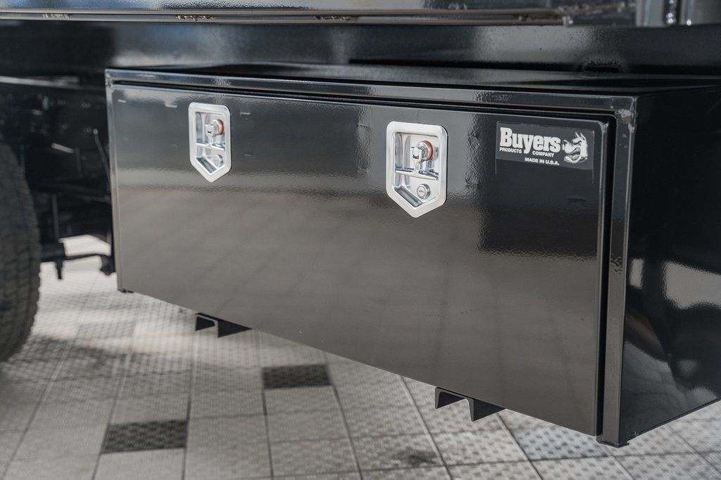 2024 Chevrolet Silverado 6500 HD Work Truck - 22995491 - 17