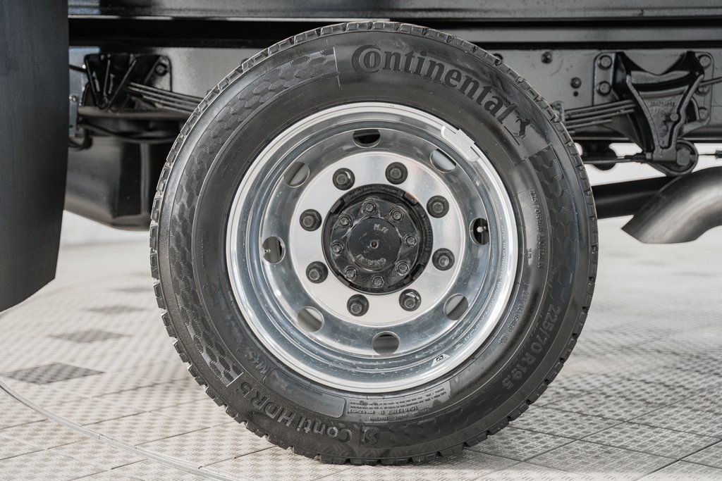 2024 Chevrolet Silverado 6500 HD Work Truck - 22995491 - 23