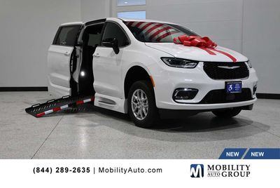 2024 Chrysler Pacifica - 2C4RC1FG4RR197640