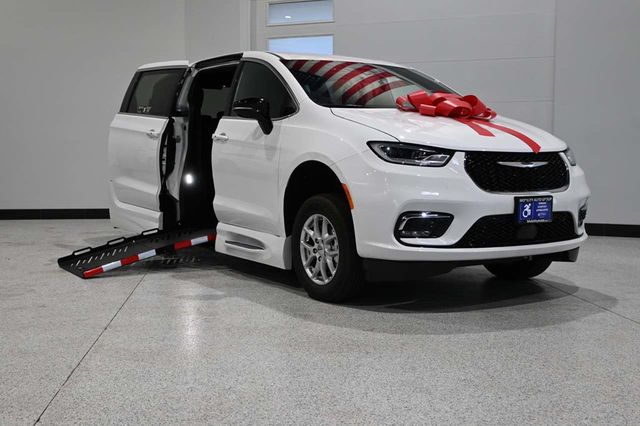 2024 Chrysler Pacifica Touring FWD - 23009990 - 1