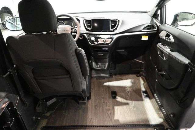 2024 Chrysler Pacifica Touring FWD - 23009990 - 22