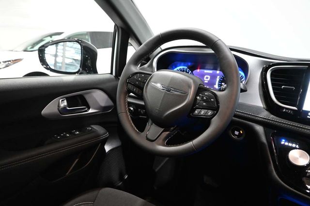 2024 Chrysler Pacifica Touring FWD - 23009990 - 25