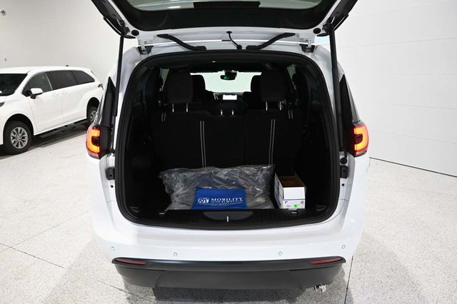 2024 Chrysler Pacifica Touring FWD - 23009990 - 26