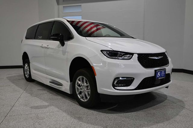 2024 Chrysler Pacifica Touring FWD - 23009990 - 2