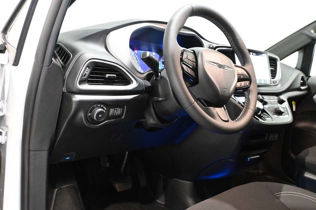 2024 Chrysler Pacifica Touring FWD - 23009990 - 32