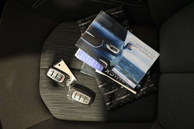 2024 Chrysler Pacifica Touring FWD - 23009990 - 39