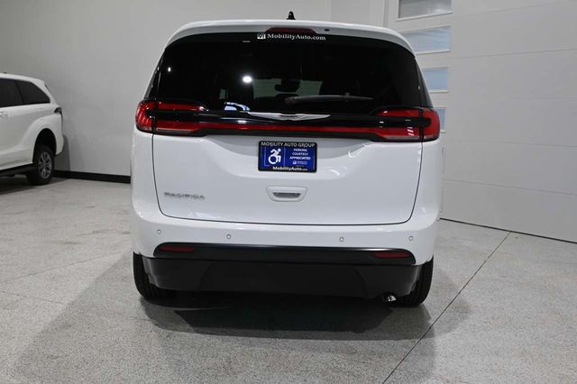 2024 Chrysler Pacifica Touring FWD - 23009990 - 6