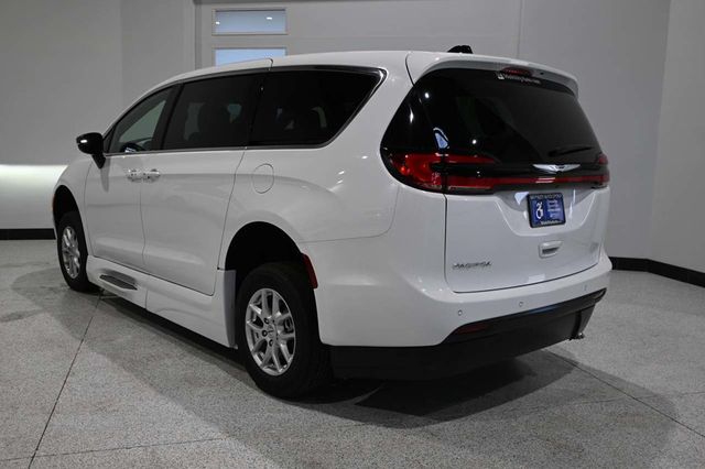 2024 Chrysler Pacifica Touring FWD - 23009990 - 7