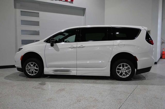 2024 Chrysler Pacifica Touring FWD - 23009990 - 8