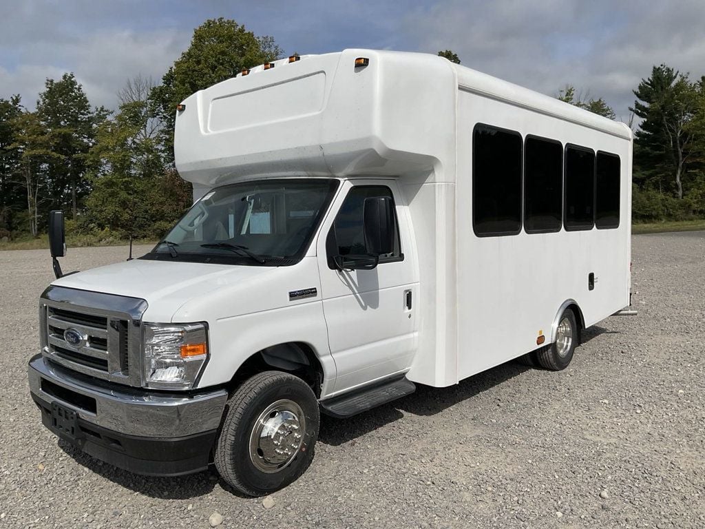 2024 Ford HLE HLE COACH - 22173226 - 3