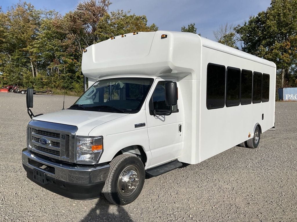 2024 Ford HLE HLE COACH - 22451270 - 3