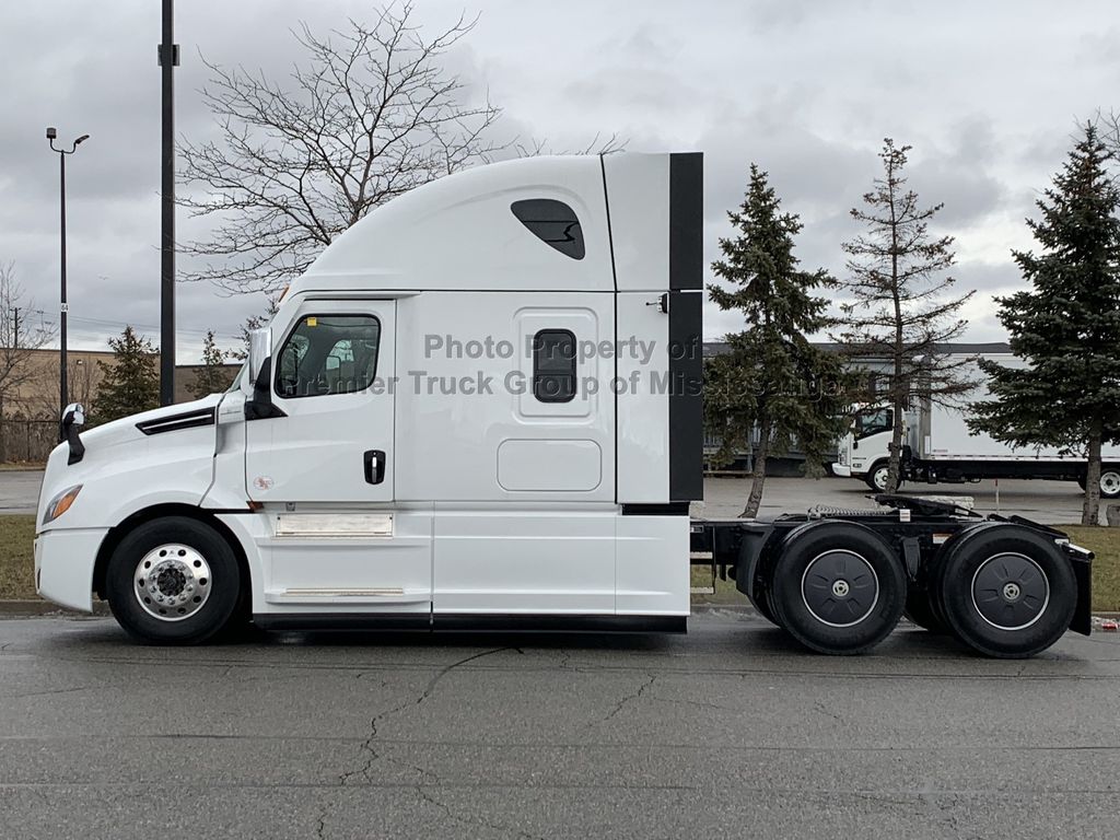 New 2024 FREIGHTLINER Cascadia PT126SLP For Sale Mississauga, ON VJ9456