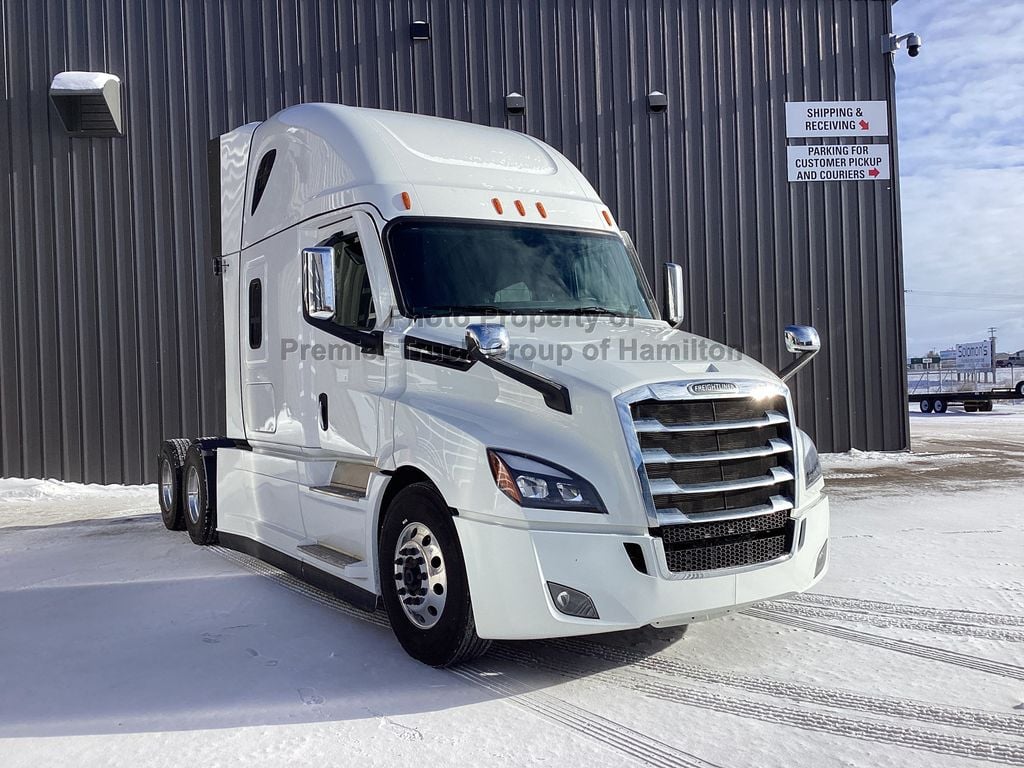 New 2024 FREIGHTLINER Cascadia PT126SLP For Sale Hamilton, ON VJ1207