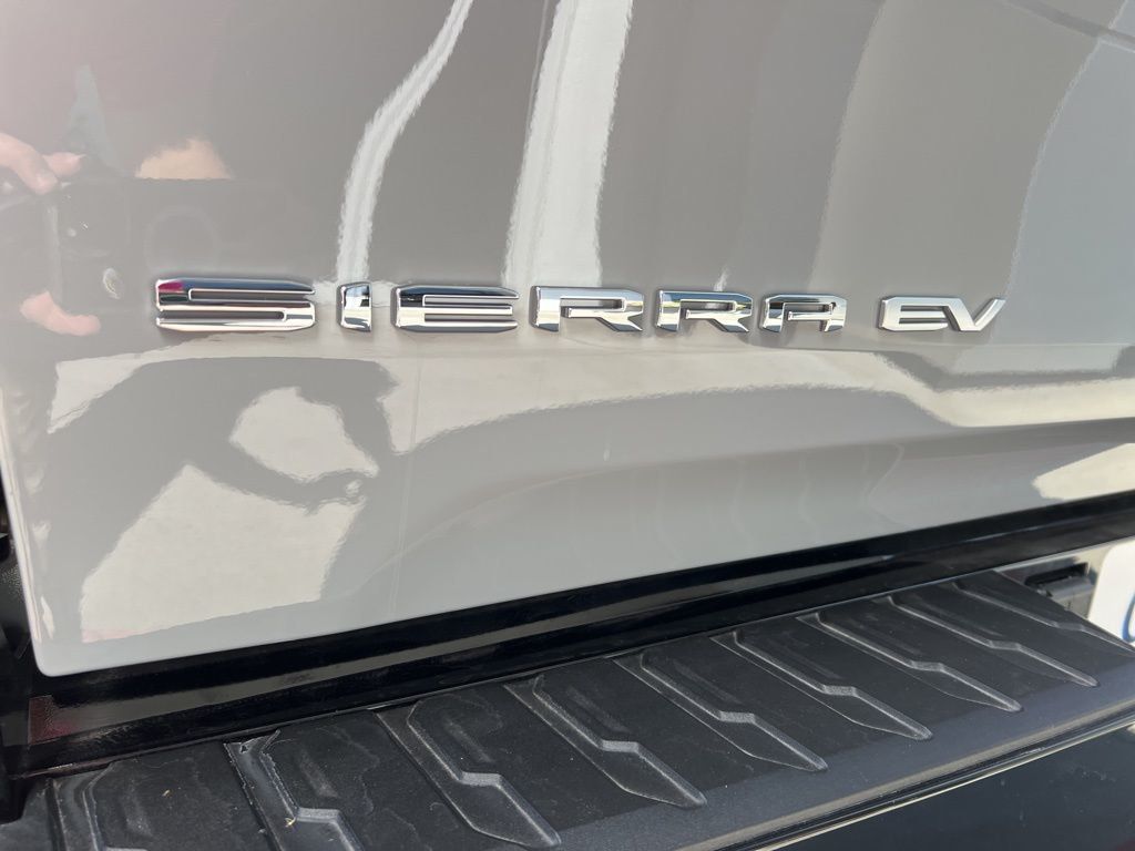 2024 GMC Sierra EV e4WD Crew Cab Denali Edition 1 - 22641219 - 13