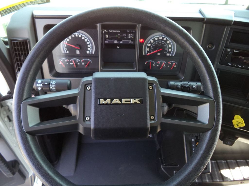 2024 Mack MD6 LIKE NEW 26FT DRY BOX TRUCK. LIFTGATE - 21920019 - 36