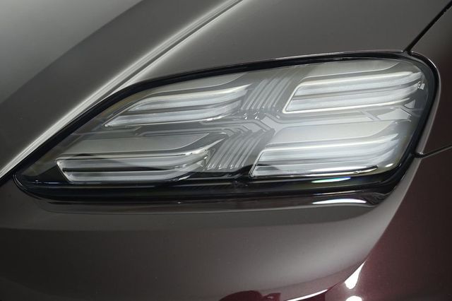 2024 Porsche Macan Electric Turbo AWD - 22945004 - 10