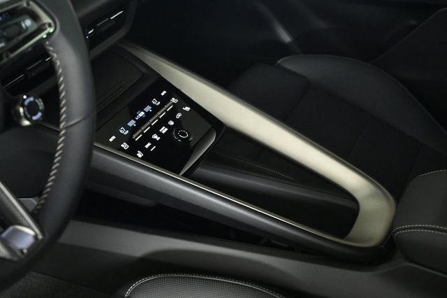 2024 Porsche Macan Electric Turbo AWD - 22945004 - 26