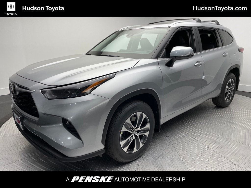 2024 New Toyota Highlander LE AWD at Serving Bloomfield