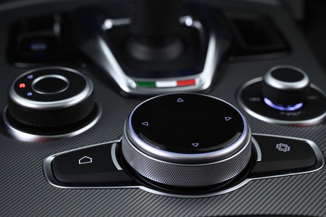 2025 Alfa Romeo Stelvio  - 22943631 - 24