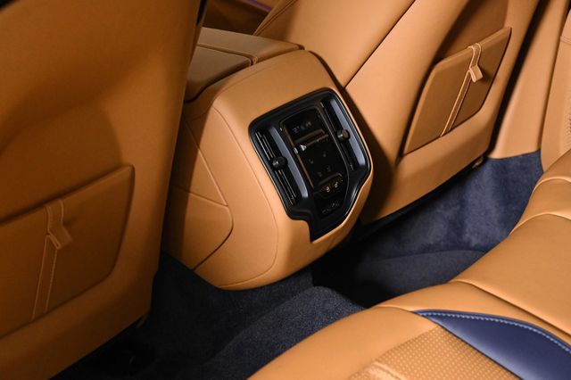 2025 Aston Martin DBX 707 AWD - 22933644 - 16