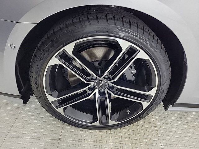 2025 Audi A8 L 55 TFSI quattro - 22981456 - 17