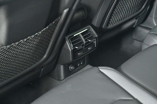 2025 Audi Q3 S line Premium 45 TFSI quattro - 22926193 - 17