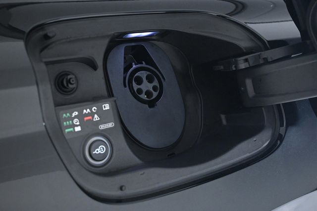2025 Audi Q6 e-tron Premium quattro - 22970075 - 23