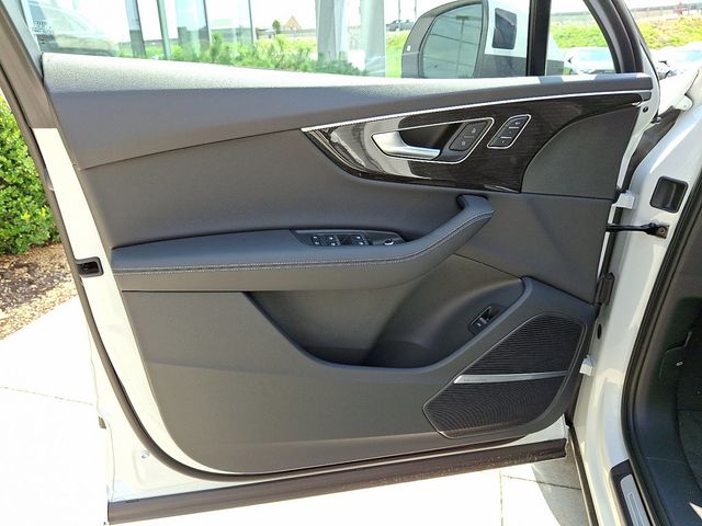 2025 Audi Q7 Premium Plus 55 TFSI quattro - 22886647 - 10