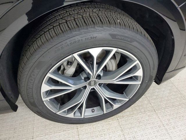 2025 Audi Q8 Premium Plus 55 TFSI quattro - 22854641 - 17