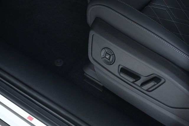 2025 Audi SQ5 Sportback Premium Plus 3.0 TFSI quattro - 22964663 - 17