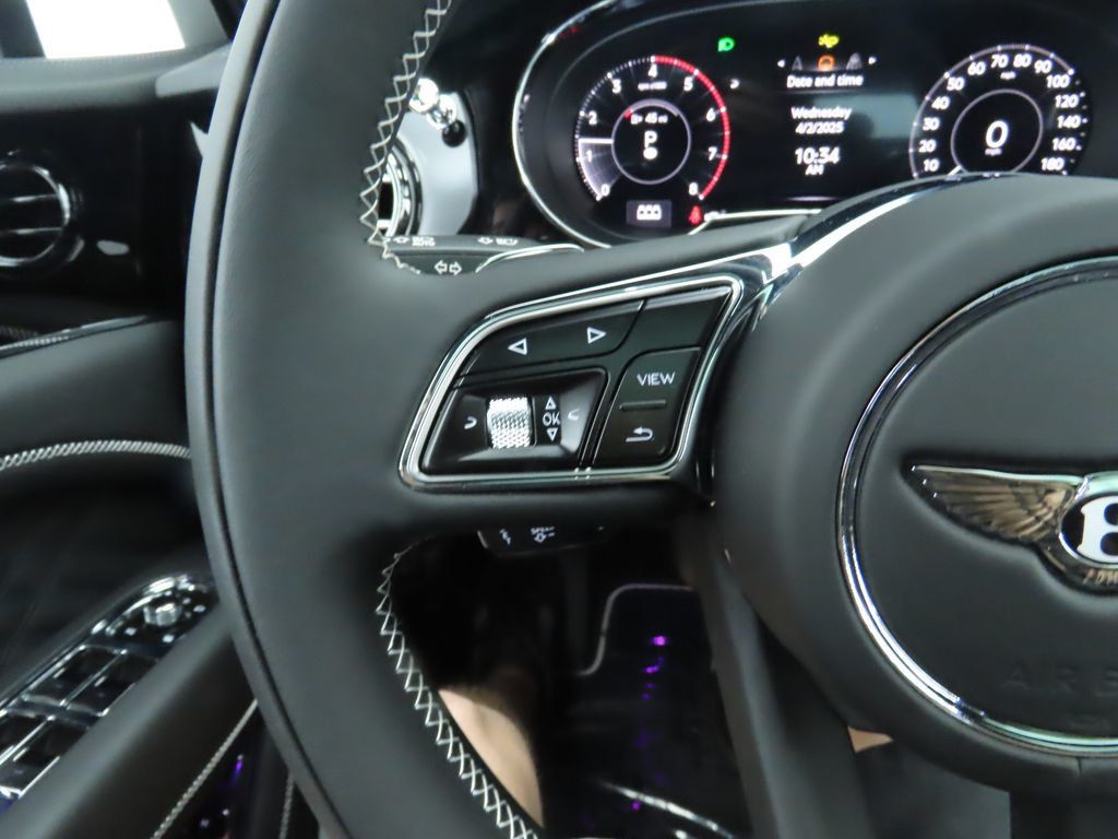 2025 Bentley Bentayga photo 11