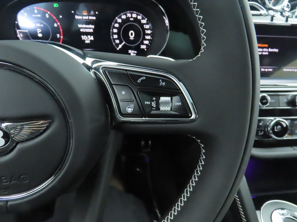 2025 Bentley Bentayga photo 12