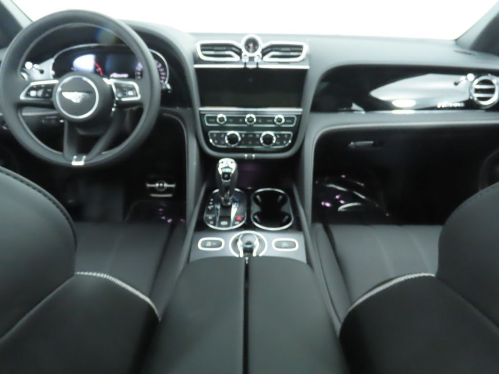 2025 Bentley Bentayga photo 13