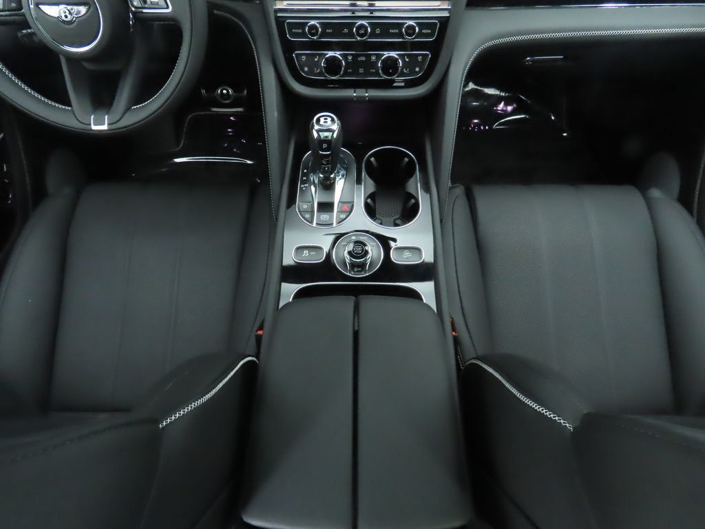 2025 Bentley Bentayga photo 16