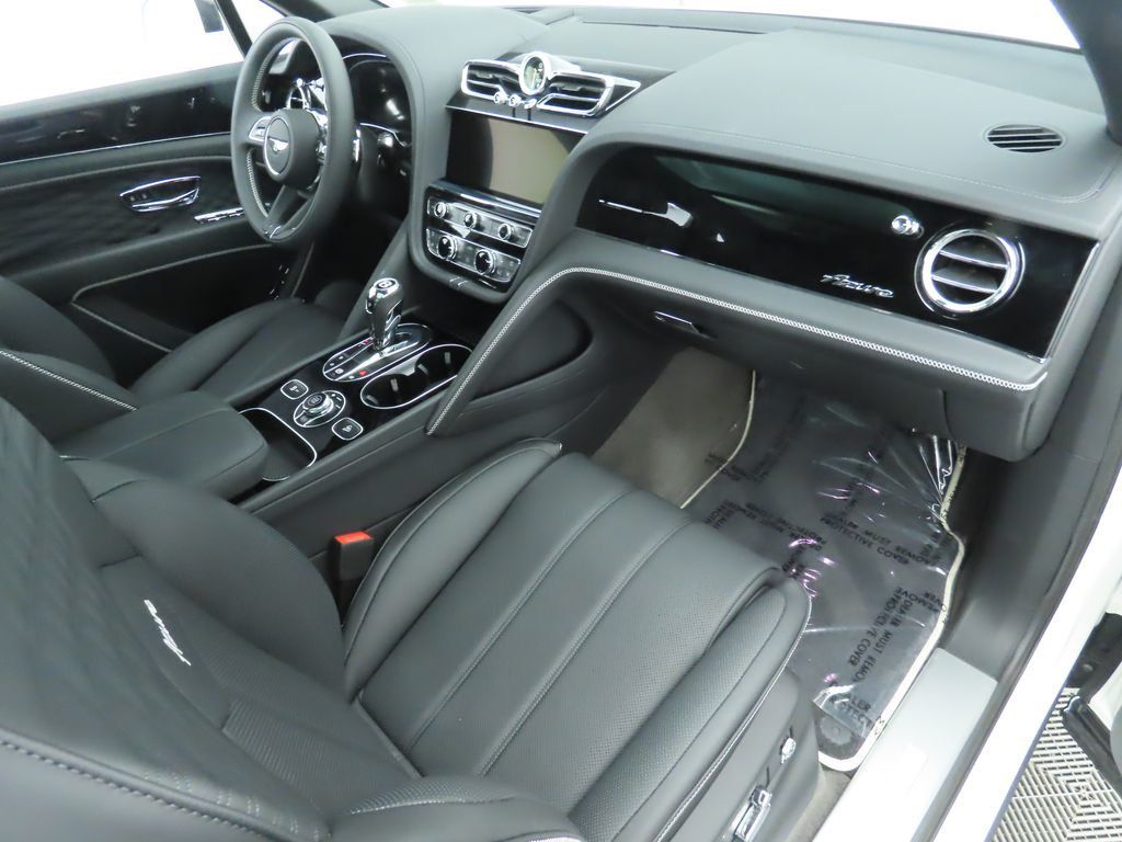 2025 Bentley Bentayga photo 17