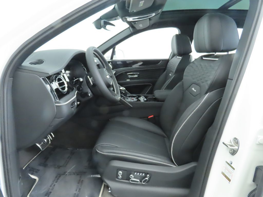 2025 Bentley Bentayga photo 19