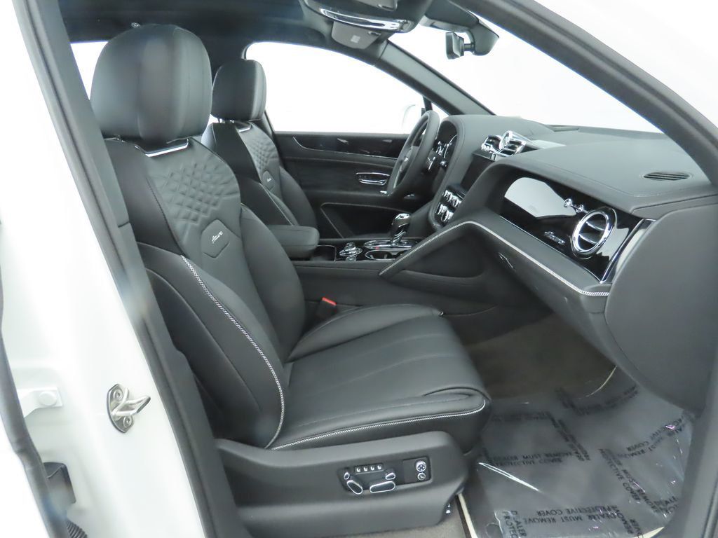 2025 Bentley Bentayga photo 20