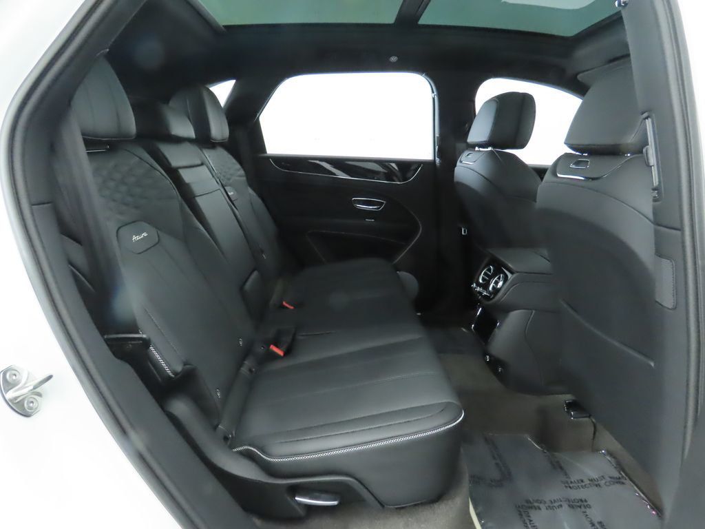 2025 Bentley Bentayga photo 22