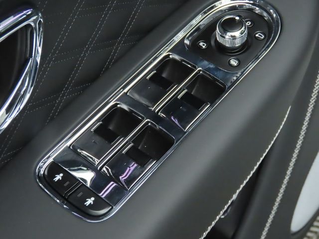 2025 Bentley Bentayga  - 22803697 - 23