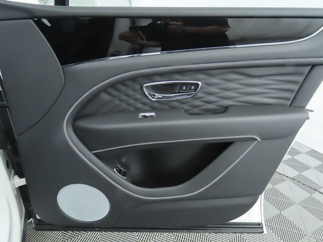 2025 Bentley Bentayga  - 22803697 - 25