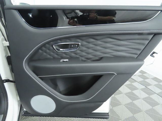 2025 Bentley Bentayga  - 22803697 - 27