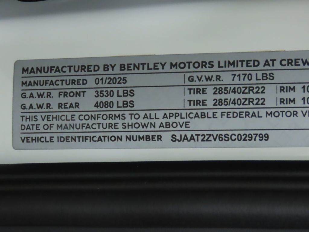 2025 Bentley Bentayga photo 32