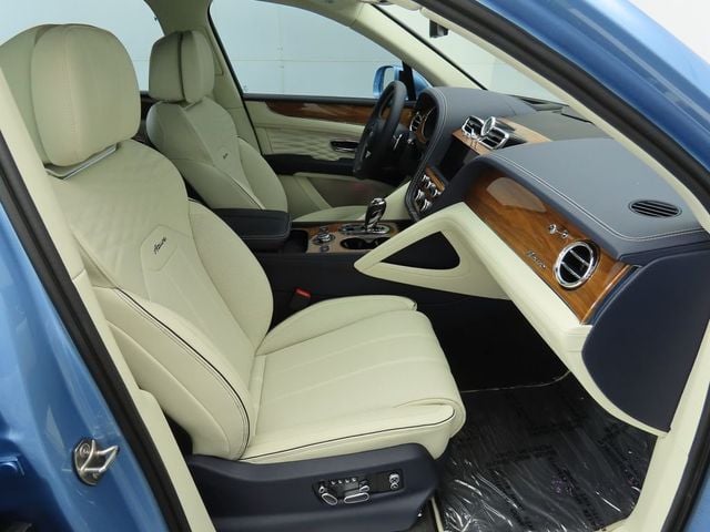 2025 Bentley Bentayga V8 AWD - 22909990 - 19