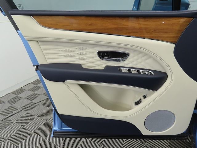 2025 Bentley Bentayga V8 AWD - 22909990 - 23