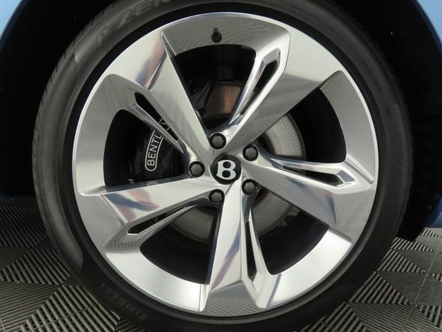 2025 Bentley Bentayga V8 AWD - 22909990 - 32