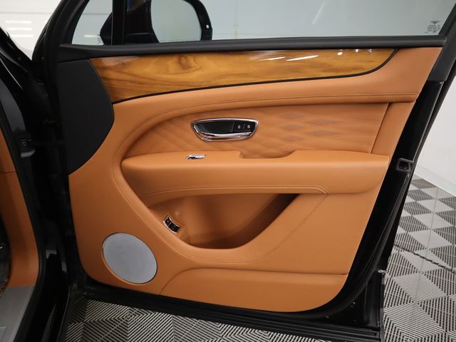 2025 Bentley Bentayga V8 AWD - 22910537 - 25
