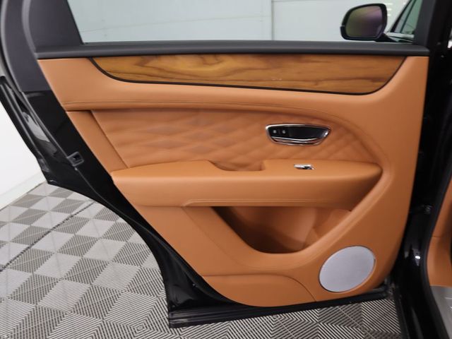 2025 Bentley Bentayga V8 AWD - 22910537 - 26