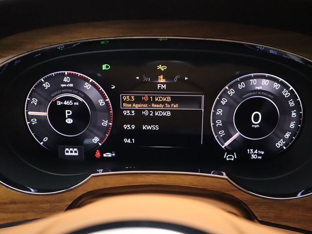 2025 Bentley Bentayga V8 AWD - 22910537 - 32